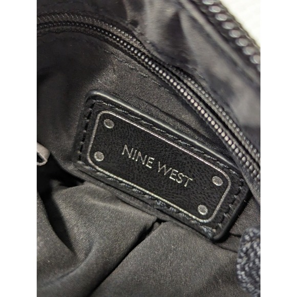 NINE WEST! CROSSBODY BLACK PEBBLED FAUX LEATHER, FAUX SUEDE BAG, PURSE! - Picture 5 of 10